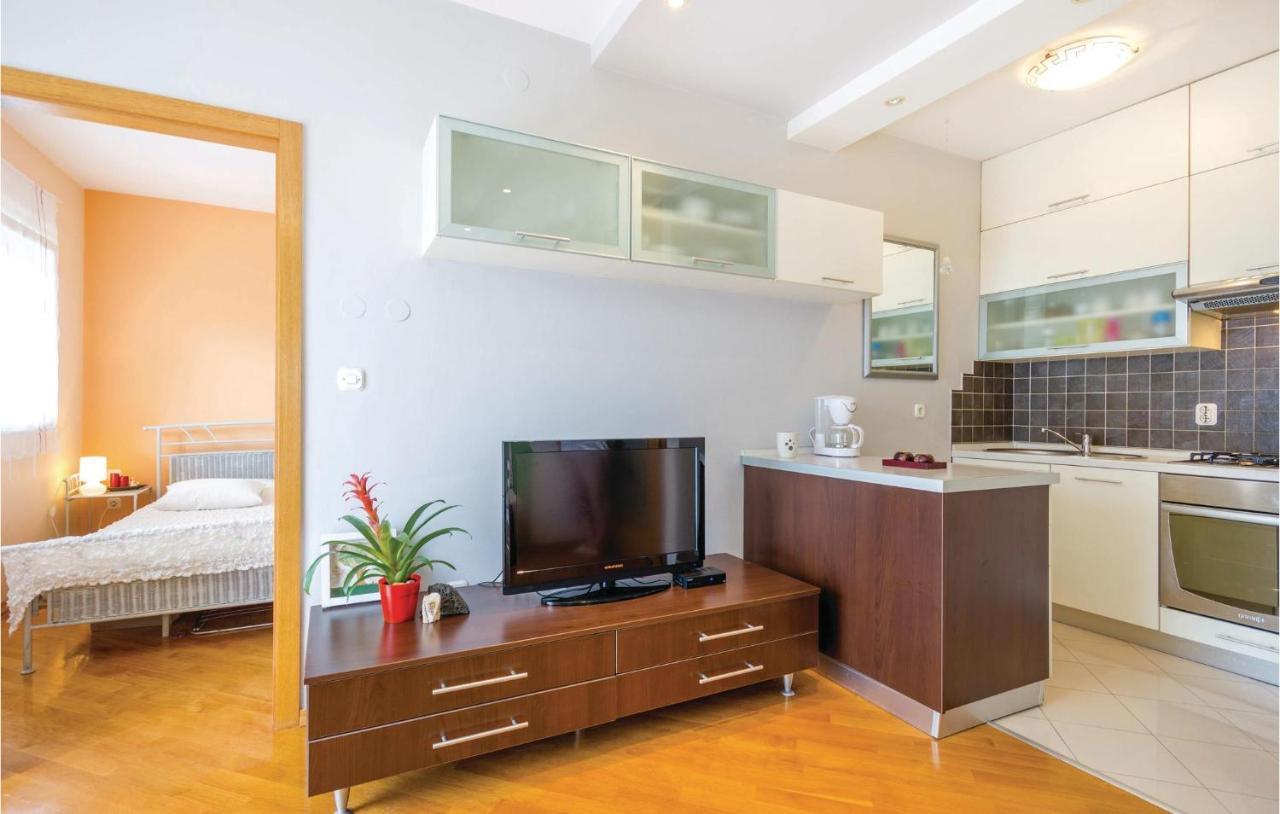1 Bedroom Amazing Apartment In 里耶卡 外观 照片